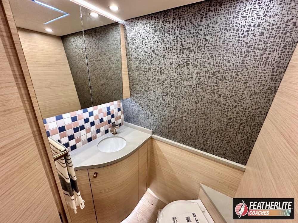 2026 Prevost Featherlite H3-45 For Sale